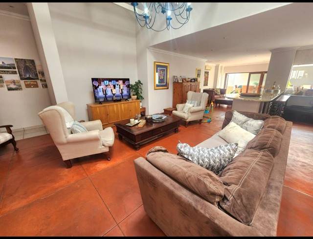 4 BEDROOM HOUSE FOR SALE IN ZAMBEZI COUNTRY ESTATE